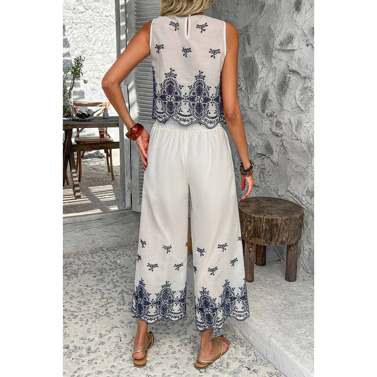 Twp Pieces Tile Inspired Embroidery Sleeveless Sets - MVTFASHION.COM