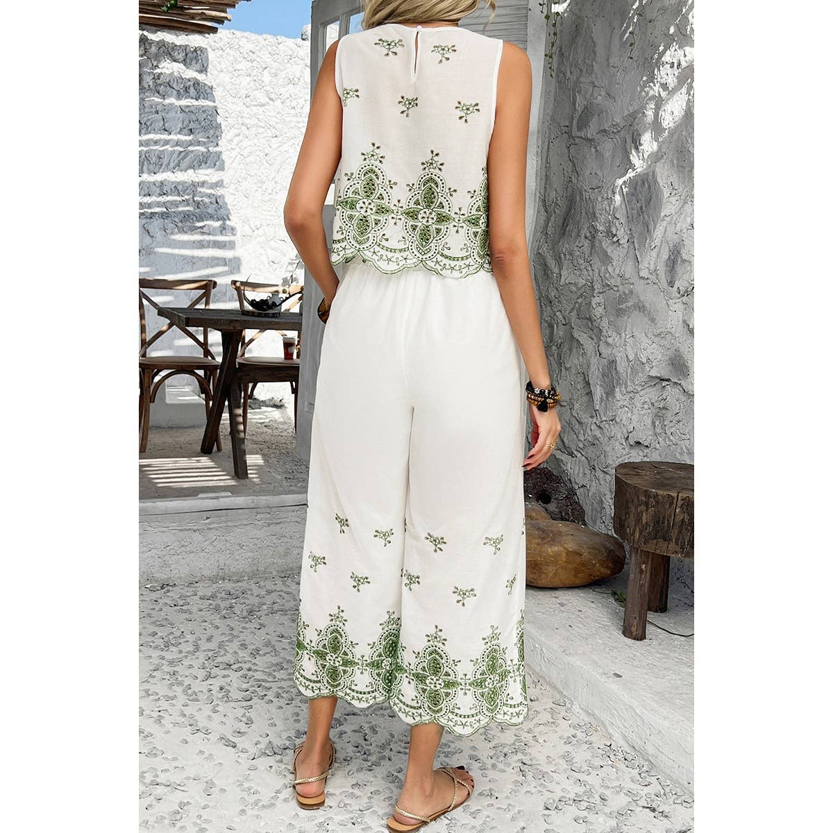 Twp Pieces Tile Inspired Embroidery Sleeveless Sets - MVTFASHION.COM